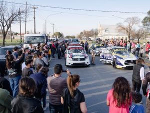 Multitudinaria caravana de las TC Pick Up y Turismo Pista por las calles de Río Cuarto