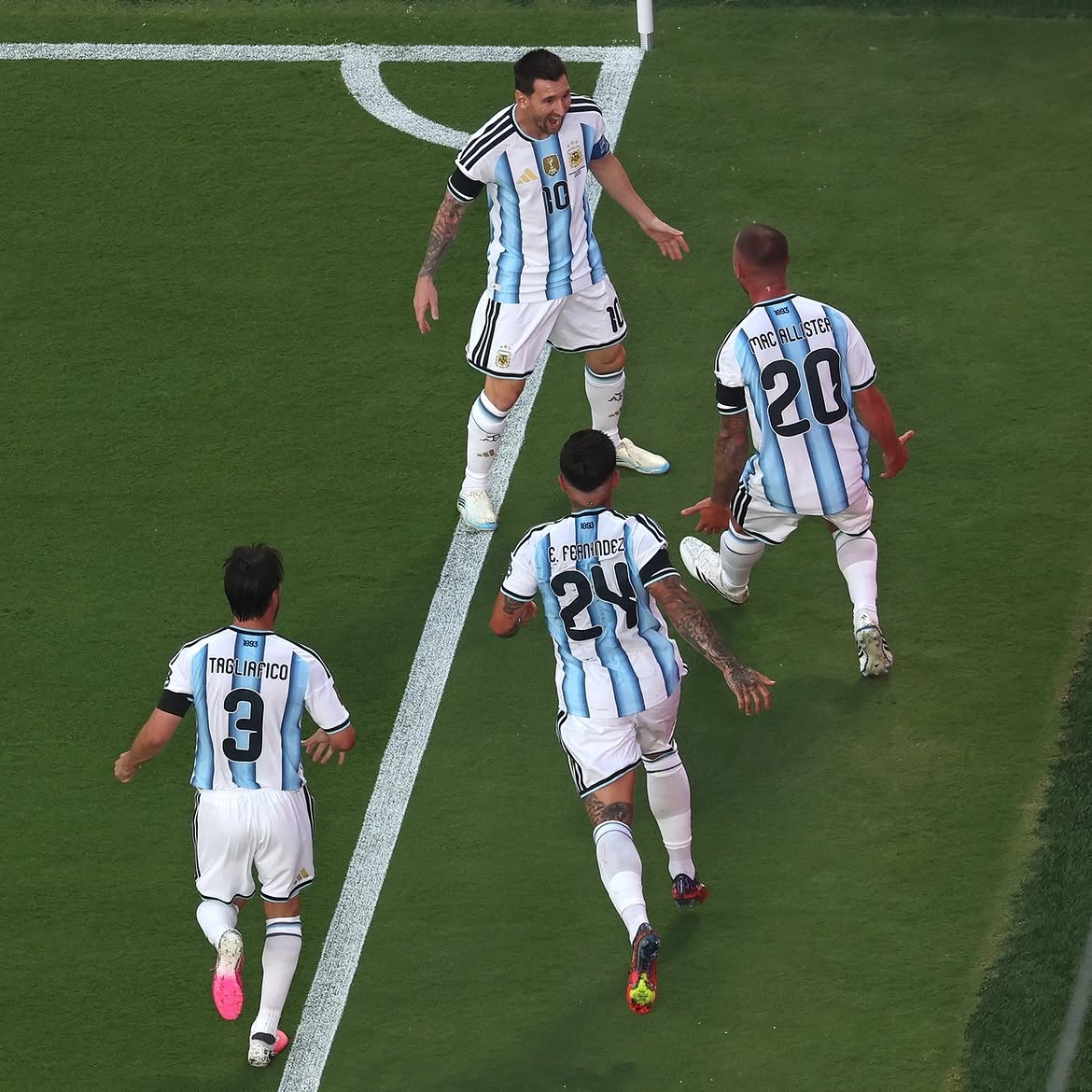 🏆 #FIFAWorldCup🗓 Cuartos de Final⚽️ #Argentina 🇦🇷 1 - Suiza 🇨🇭 0¡En juego el segundo tiemp (1) 🏆 #FIFAWorldCup🗓 Cuartos de Final⚽️ #Argentina 🇦🇷 1 - Suiza 🇨🇭 0¡En juego el segundo tiemp (1)